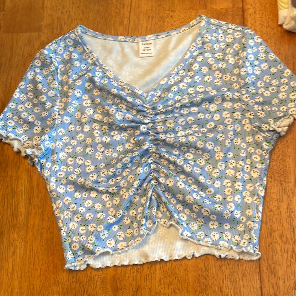 SHEIN crop top teen shirt